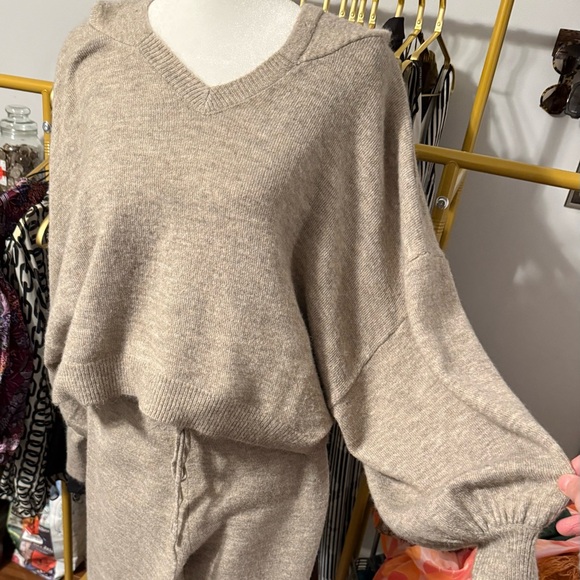 Cozy Tan Women's Sweater Lounge set - Picture 2 of 7
